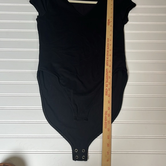 Old Navy Fitted Short-Sleeve V-Neck Bodysuit for Women medium Black - Picture 7 of 10